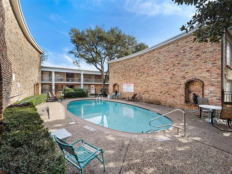 Fountain View Dr — Photo 18