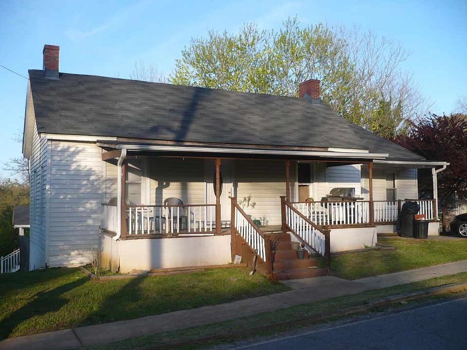 Front of Home w/large porch