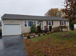 36 Ridgeway Dr, Warren, RI 02885