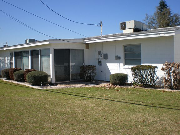 3rd image of 911 Augusta Dr