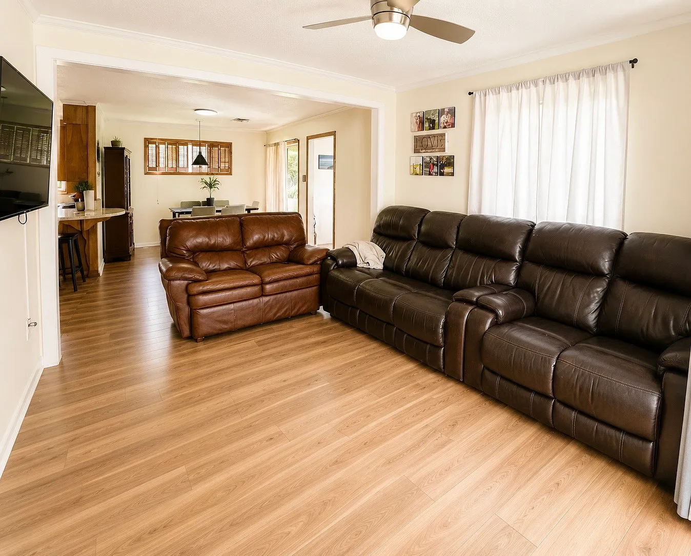 211 N William Dr — Photo 1