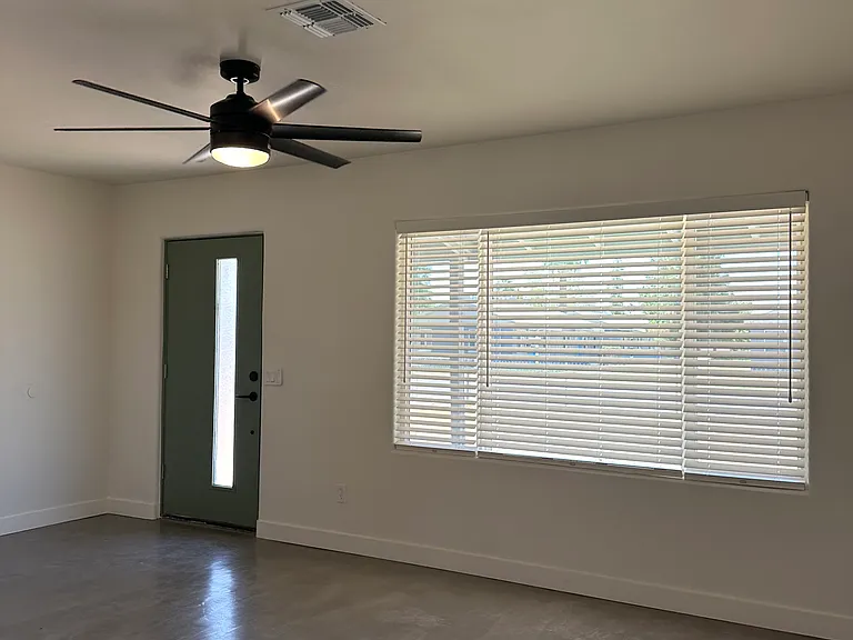 926 E Turney Ave — Photo 2