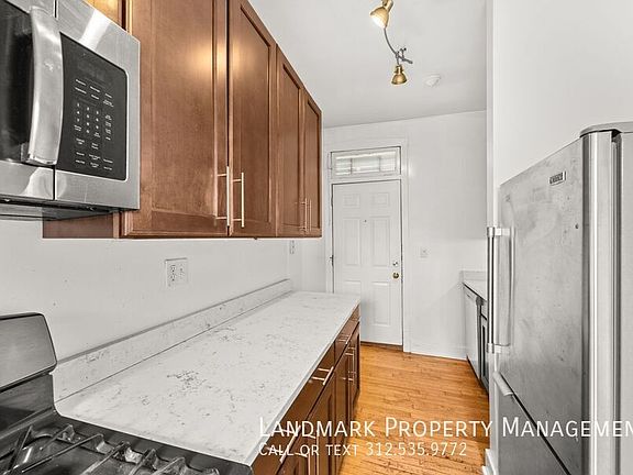 3rd image of 824 W Wrightwood Ave APT 3