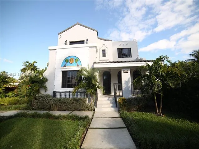 1345 Hollywood Blvd — Photo 2
