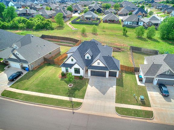 3rd image of 2401 Preserve Edge Dr