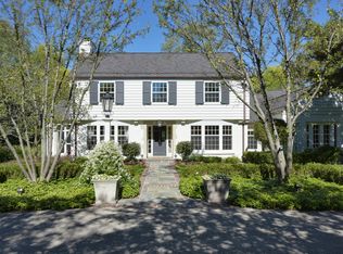 7710 N Club Cir, Fox Pt, WI 53217