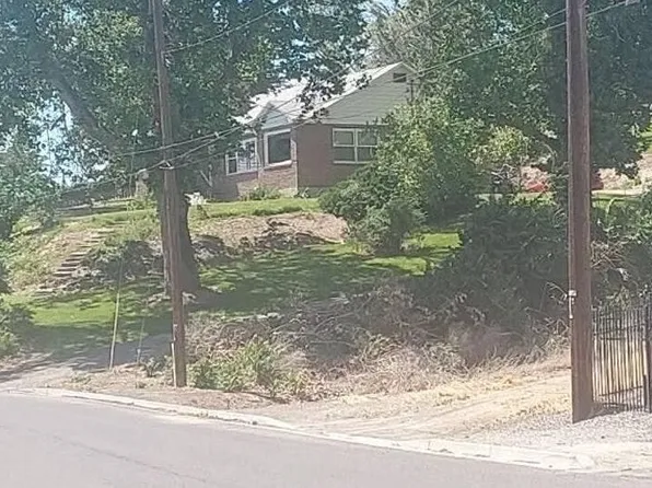 1016 W Riverside Ave, Sunnyside, WA 98944