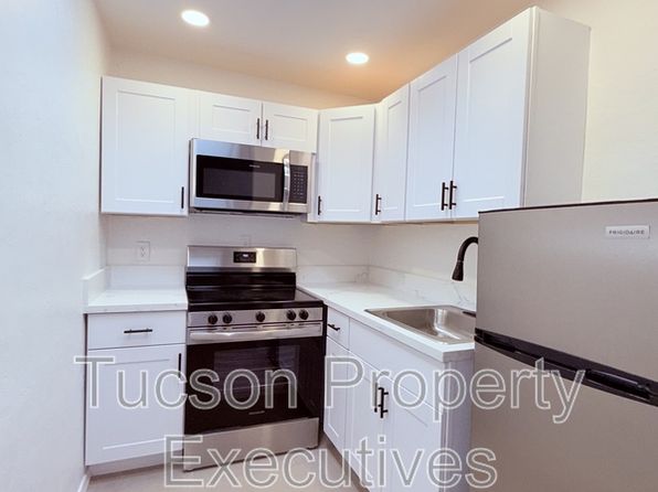 802 N Alvernon Way APT D