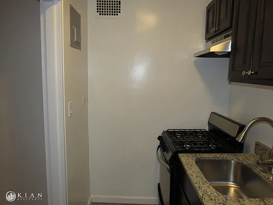 Rented by Kian Realty | media 15