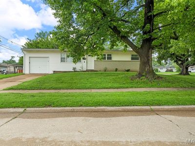 2185 Orleans Ln, Florissant, MO, 63031