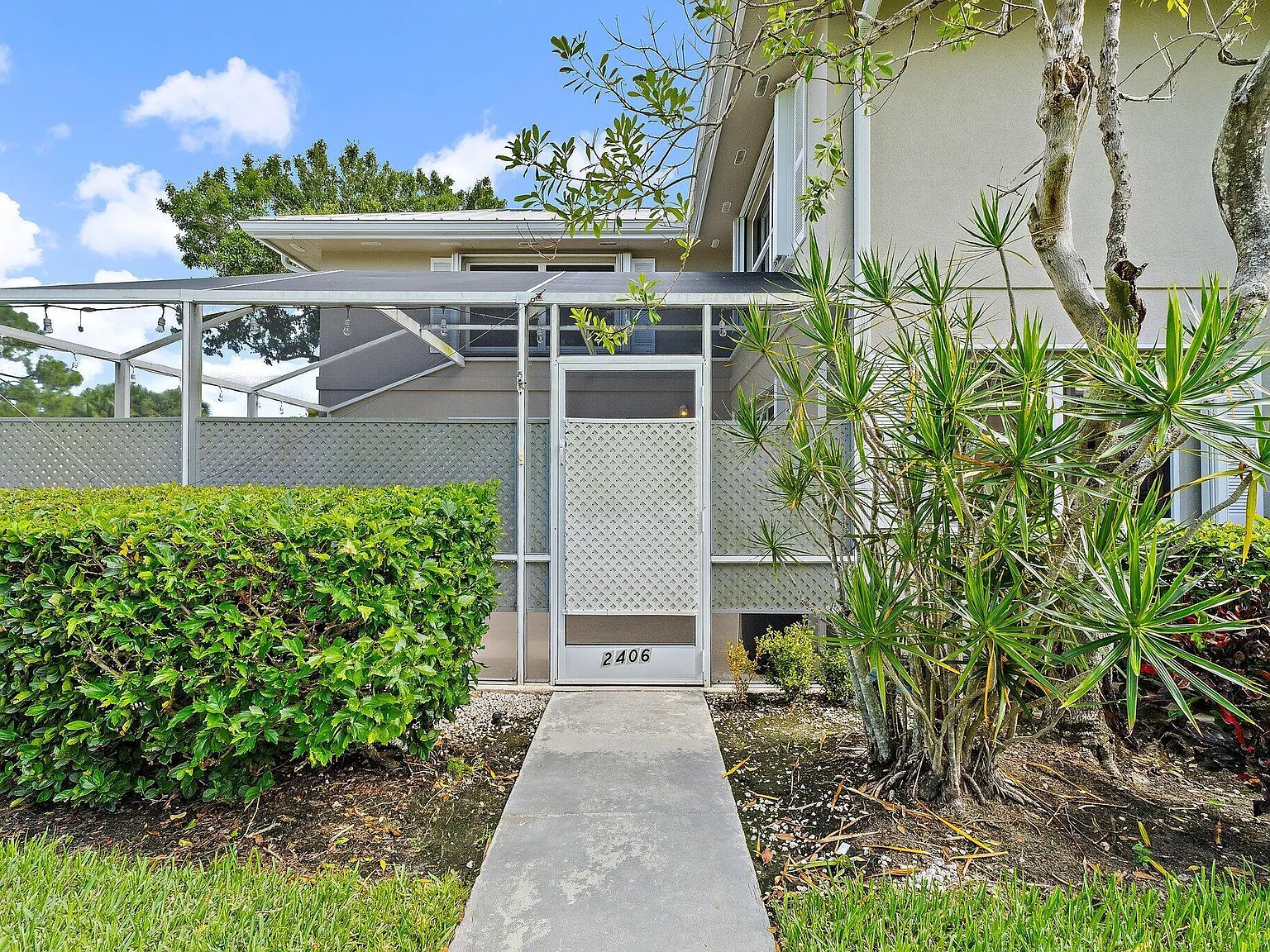 2 bed, 2.5 bath, 1374 sqft, $2,400 — Photo 2