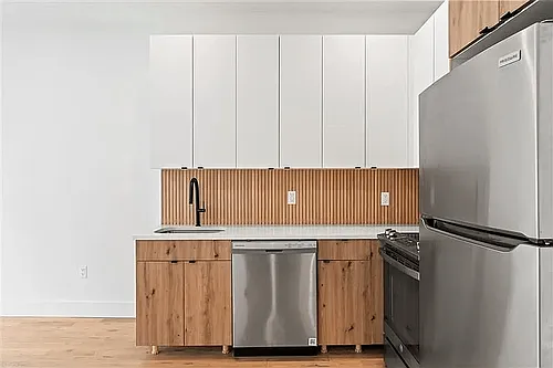 147 Stanhope St #1B Photo 1