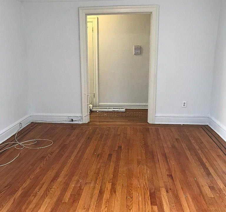 2nd image of 2808 35th St APT 3M