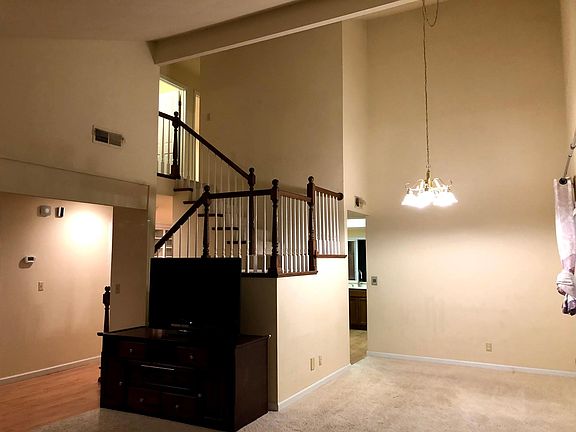 5th image of 671 Iroquois Way