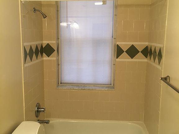 3rd image of 603 N Davis Ave APT 1