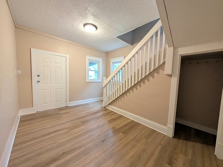 661 N Indiana Ave — Photo 3