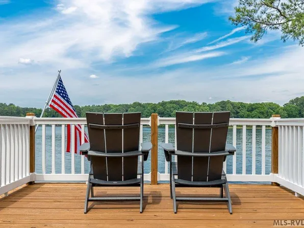 116 Watermans Dr, Gasburg, VA 23857