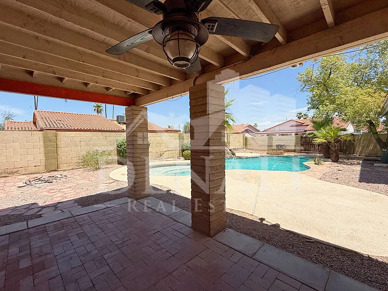 2102 W Knox Rd — Photo 31