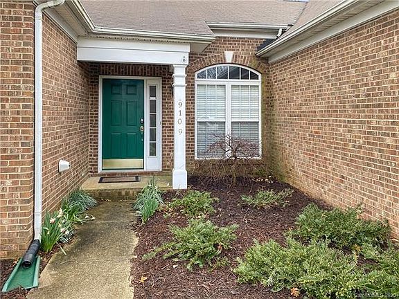 3rd image of 9109 Swallow Tail Ln