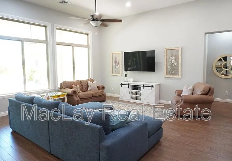 2910 E Wildhorse Dr — Photo 10