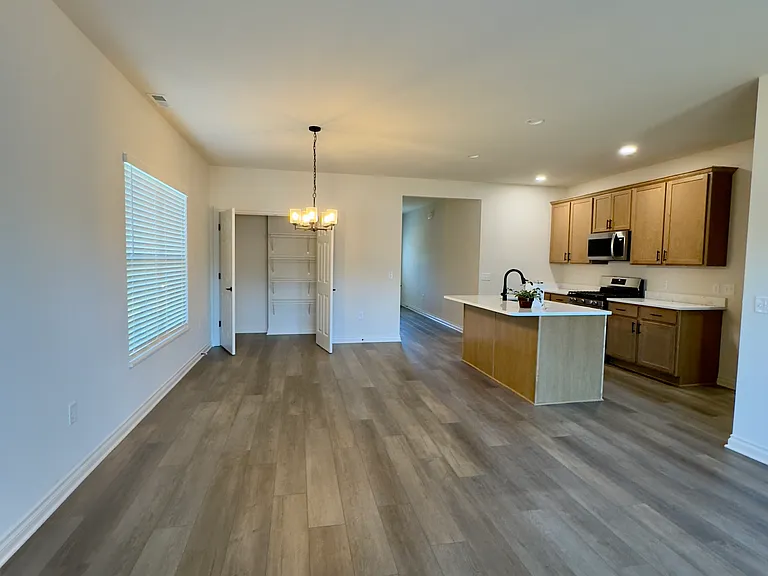 1161 Shadow Ln — Photo 8