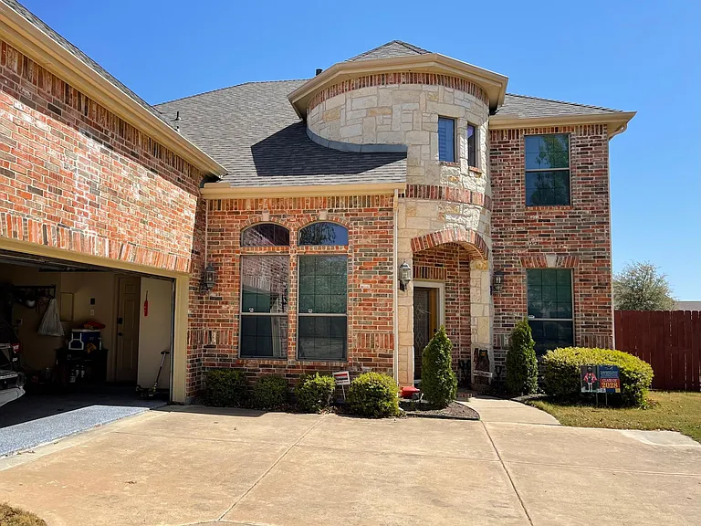 12812 Outlook Ave — Photo 1