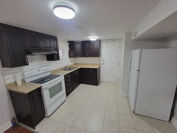 77 Ashford Ct, Brampton, ON L6V 3E2