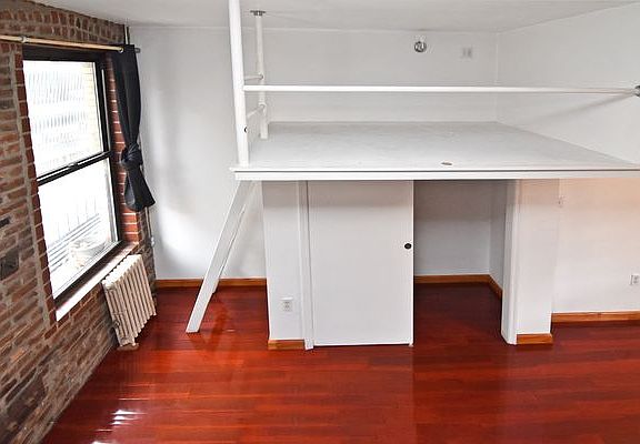 3rd image of 123 Ludlow St APT 10