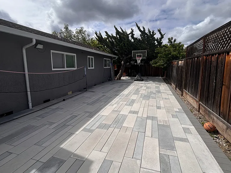 Fully usable Backyard - great for BBQ's and play dates