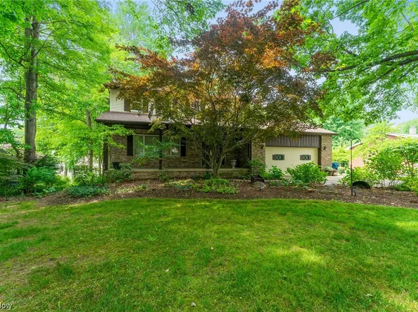 2 Sioux Trl, Girard, OH 44420