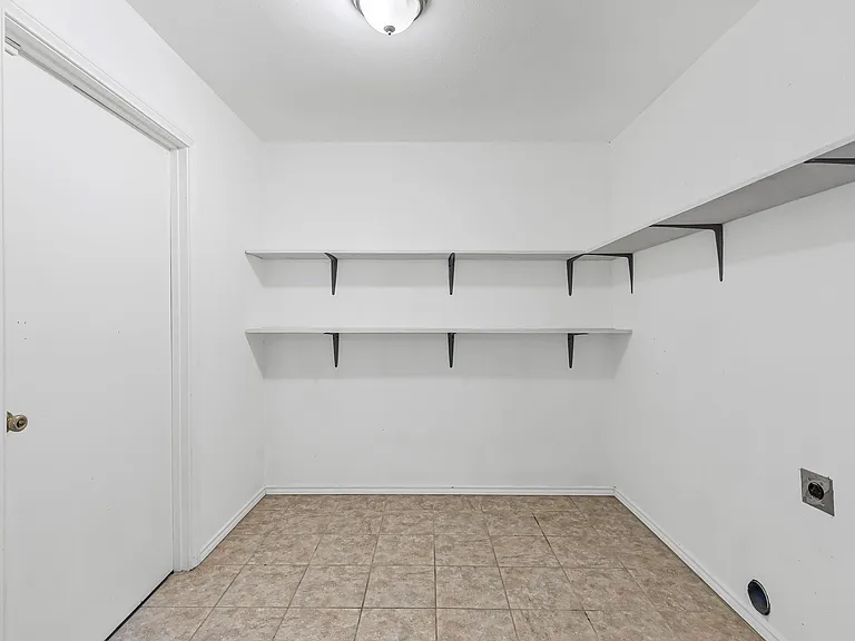 221 Azalea Dr — Photo 11