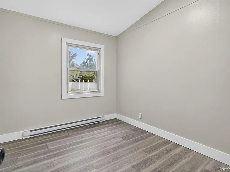11 Edward Ave — Photo 10