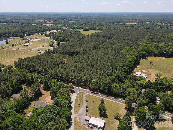 3rd image of 2597 N Rocky River Rd