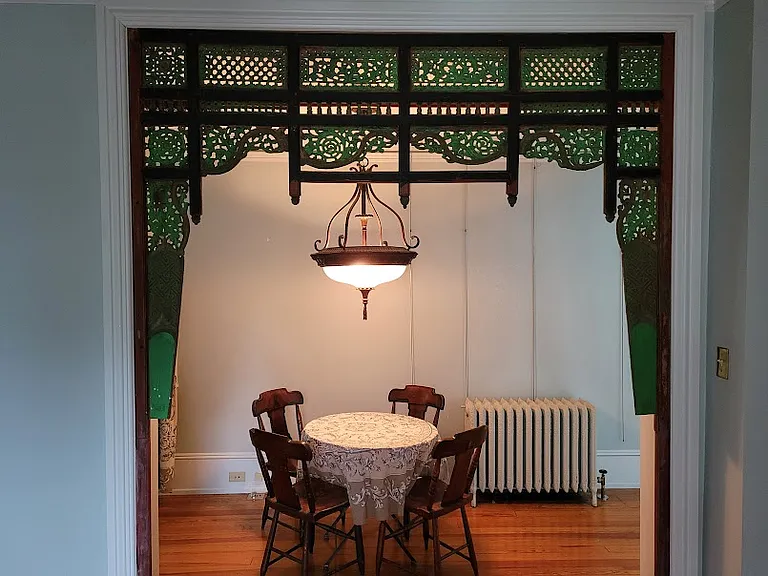 Can use are for a dining seating area