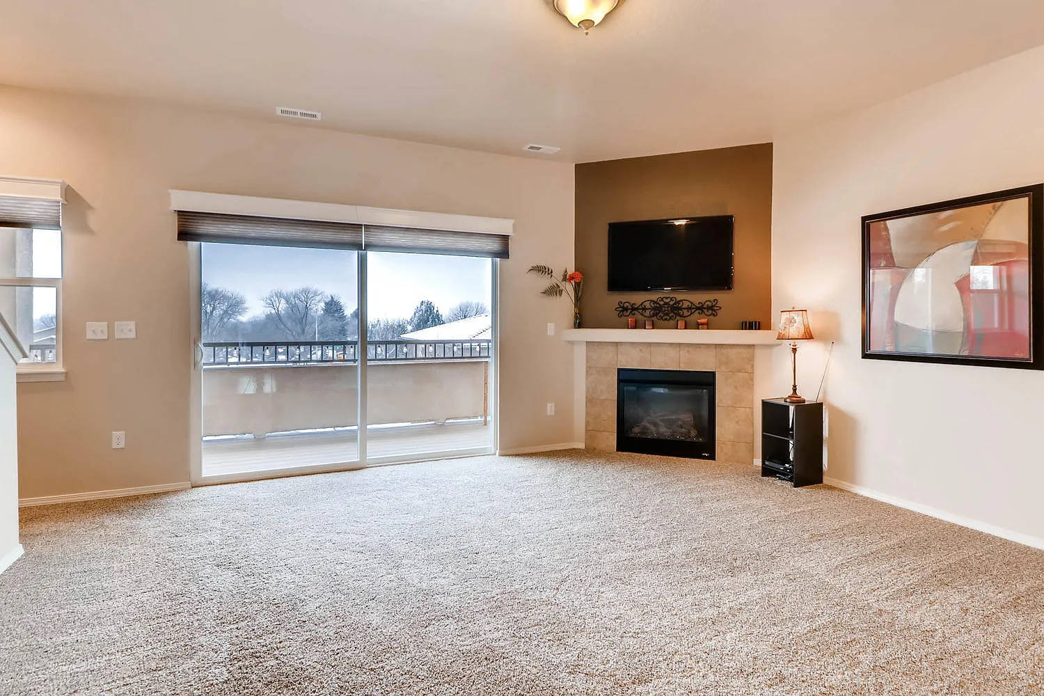 Beautiful 3 bedroom townhouse in gated community available! — Photo 4
