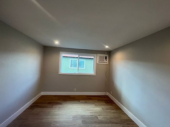 5th image of 14921 Vanowen St #2