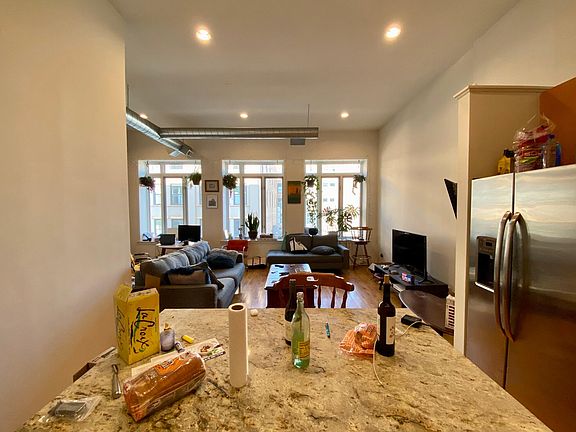 4th image of 1270 N Milwaukee Ave #3
