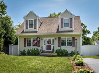 86 Lakeshore Dr, Bellingham, MA 02019