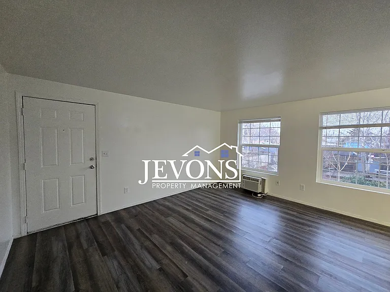 311 N 6th St #6 — Photo 4