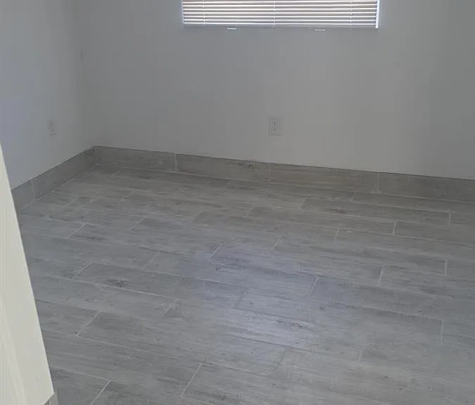 5211 SW 24th St — Photo 2