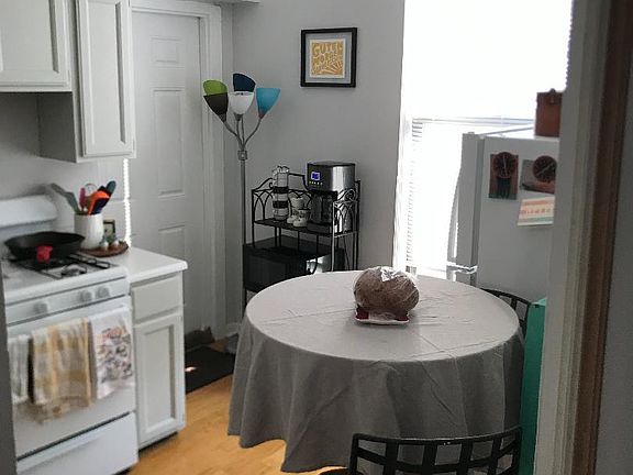 4th image of 509 W Arlington Pl #3