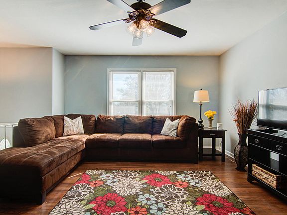 3rd image of 5555 N Lake Dr