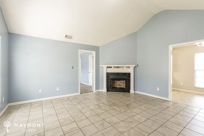 3 bed, 2.0 bath, 1309 sqft, $1,645 — Photo 3