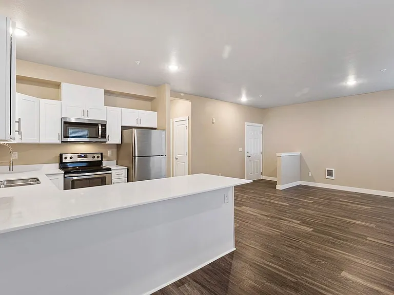 Norpoint Landing Apartments — Photo 25