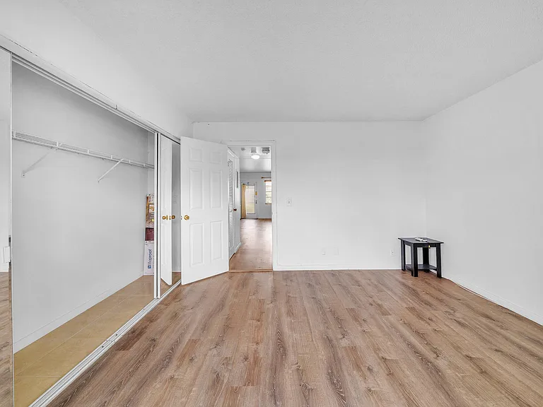 127 Westbury #G — Photo 20