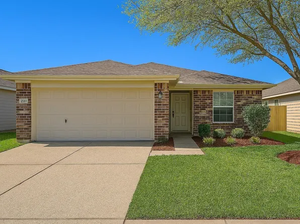 3611 Apache Meadows Dr, Baytown, TX 77521