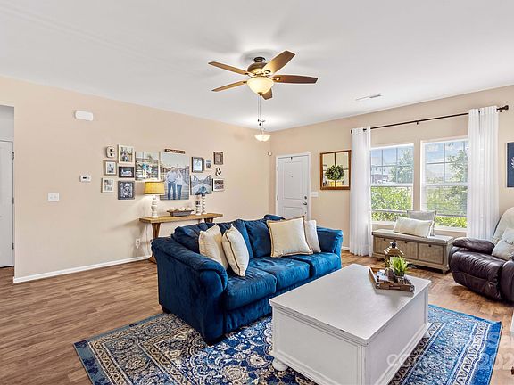 5th image of 212 Jobe Dr