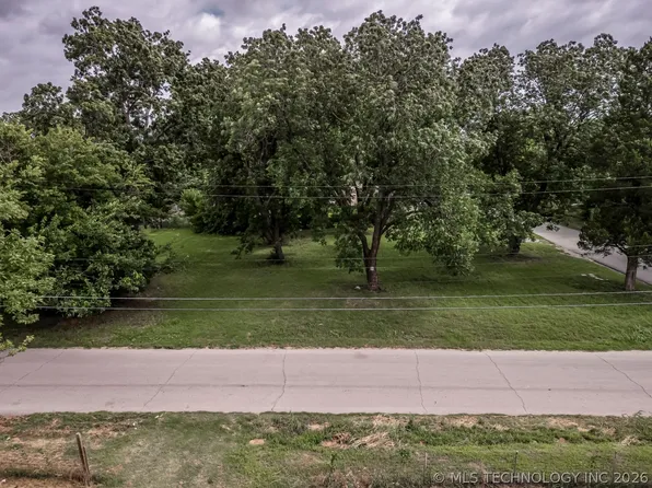 2230 N Columbia Ave, Tulsa, OK 74110