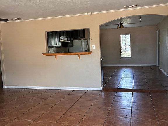 5th image of 1398 Wilson St