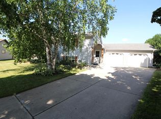 1004 Kraemer Ct, Watertown, WI 53098